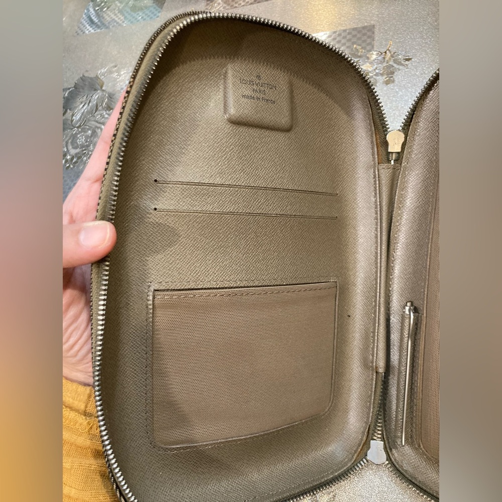 💯% Authentic Louis Vuitton crossbody - Picture 11 of 16